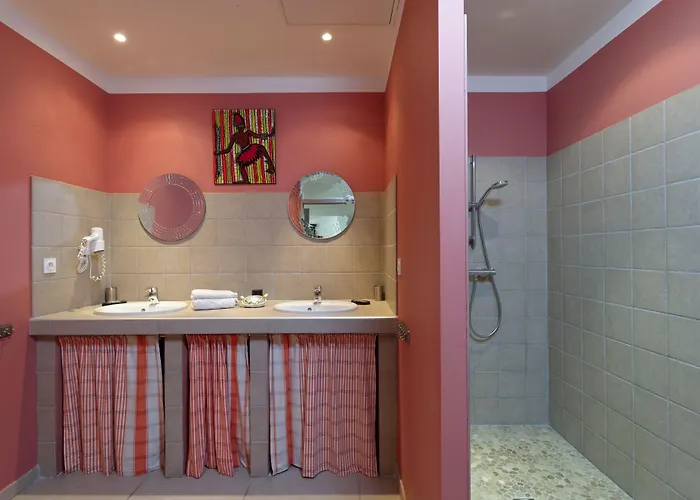 Otel Et Domaine Des Clos - Teritoria 4*